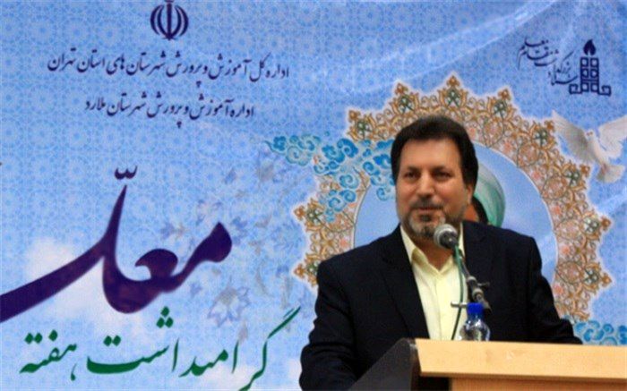 کمرئی: تعالی و عزت آموزش و پرورش، مدیون معلم است