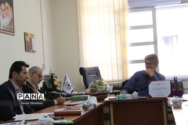 جلسه هماهنگی ساماندهی و نظارت بر پوشاک دانش‌آموزی و سرویس مدارس خراسان رضوی