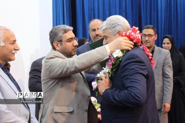 سی و پنجمین برنامه بزرگداشت مقام معلم در شهرستان سمنان