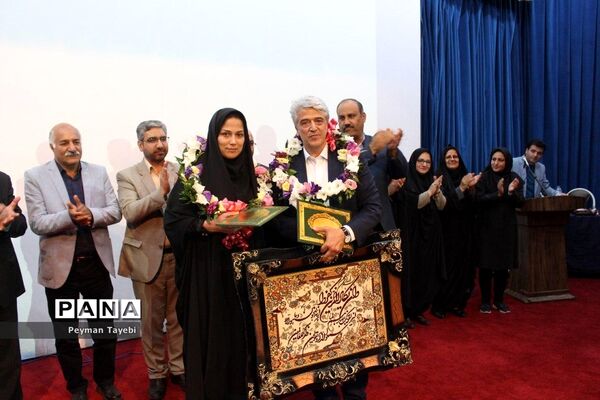 سی و پنجمین برنامه بزرگداشت مقام معلم در شهرستان سمنان