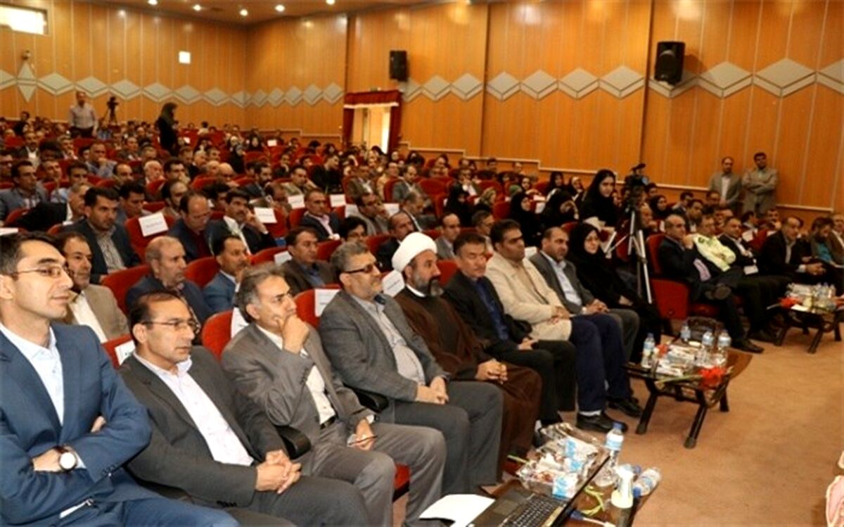معلمان پایه گذاران تمدن نوین اسلامی هستند