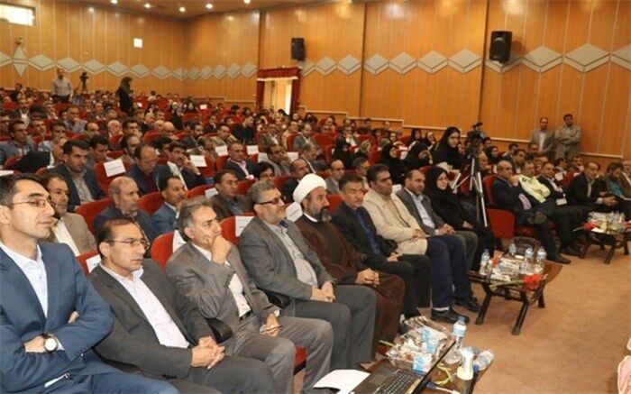 معلمان پایه گذاران تمدن نوین اسلامی هستند