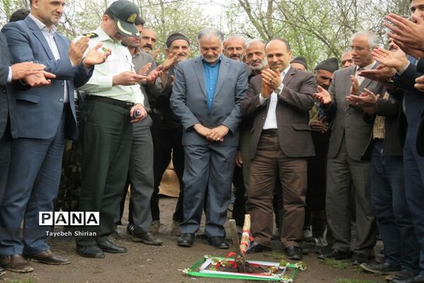 آیین کلنگ‌زنی دبستان مشارکتی داریوش کمالی در روستای یازن رامسر