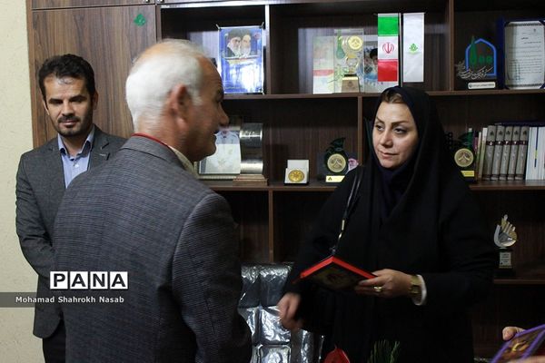 بازدید مربیان و پیشتازان ناحیه 2 اهواز از سازمان دانش‌آموزی خوزستان