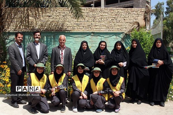 بازدید مربیان و پیشتازان ناحیه 2 اهواز از سازمان دانش‌آموزی خوزستان