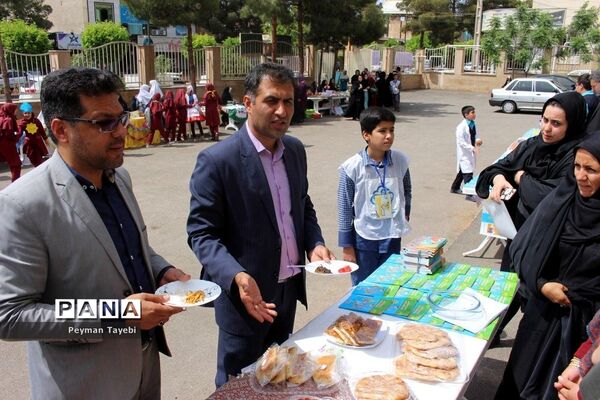جشنواره سفیران سلامت در دبستان بعثت سمنان
