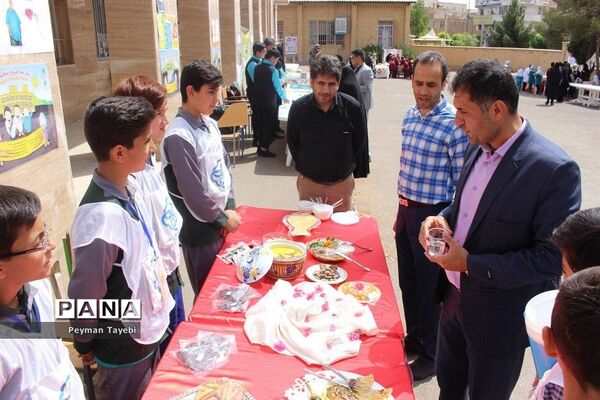 جشنواره سفیران سلامت در دبستان بعثت سمنان