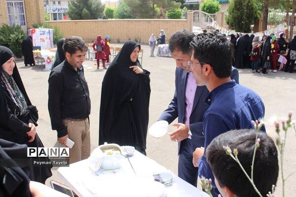 جشنواره سفیران سلامت در دبستان بعثت سمنان