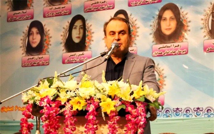 معاون متوسطه آموزش و پرورش  اصفهان:مدرسه محوری باید به عنوان یک اصل کلیدی و راهبردی  مورد توجه قرارگیرد