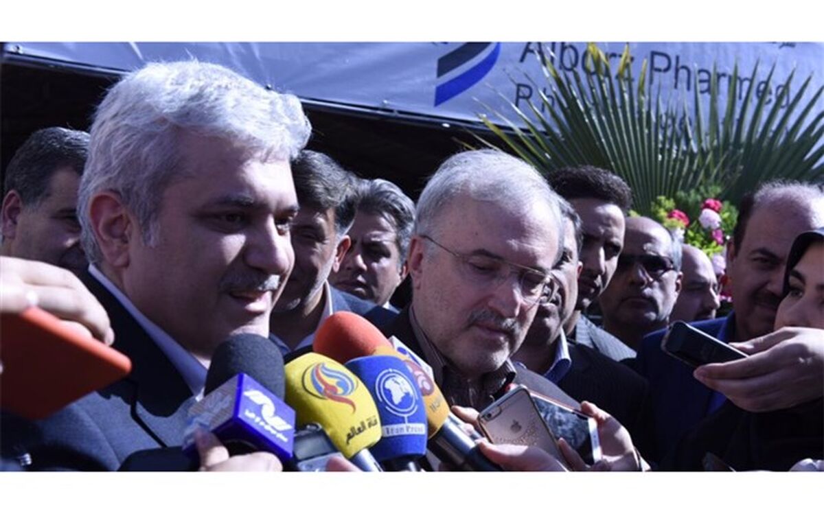 معاون علمی و فناوری رئیس جمهوری : تولید داروهای تحریمی در دستور کار قرار دارد