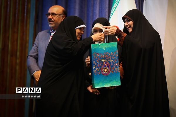 آیین گرامیداشت بیستمین سالروز تاسیس سازمان دانش‌آموزی