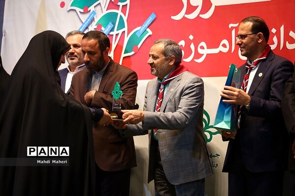آیین گرامیداشت بیستمین سالروز تاسیس سازمان دانش‌آموزی