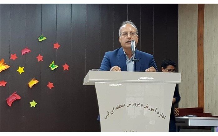 معلم محور توسعه و پیشرفت جامعه است
