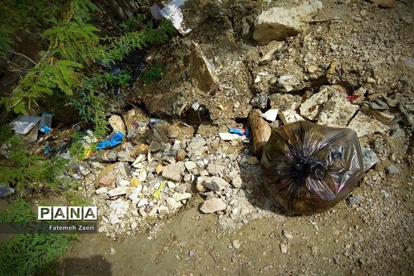 طبیعت امام زاده میر ابول(ع)  لارستان،  در انحصار زباله ها