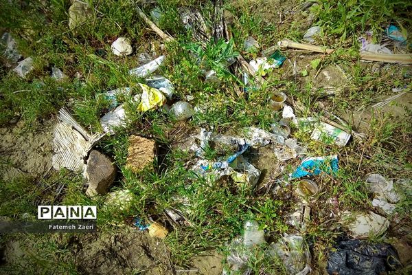 طبیعت امام زاده میر ابول(ع)  لارستان،  در انحصار زباله ها