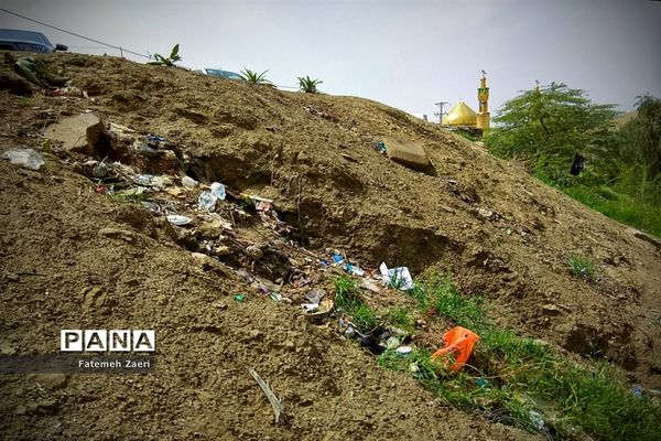 طبیعت امام زاده میر ابول(ع)  لارستان،  در انحصار زباله ها
