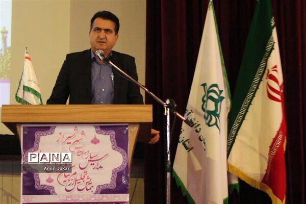 همایش تجلیل از رانندگان برتر  و عوامل اجرایی سرویس مدارس شهر شیراز
