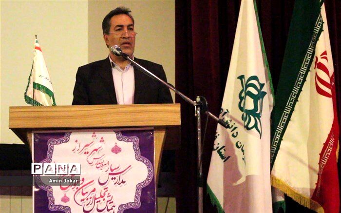 مدیر کل آموزش و پرورش استان فارس : تعلیم و تربیت باید در راس  اولویت برنامه‌های کشور قرار گیرد