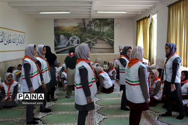 بزرگداشت هفته سازمان دانش آموزی