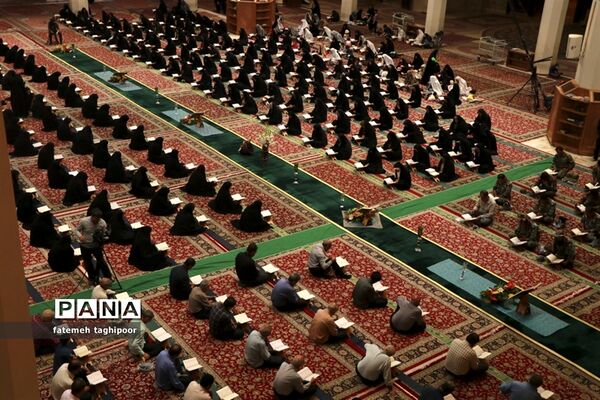 مراسم جزء خوانی قرآن کریم در حرم مطهر شاهچراغ (ع)