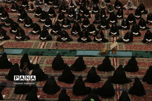 مراسم جزء خوانی قرآن کریم در حرم مطهر شاهچراغ (ع)