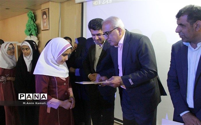 برگزیدگان درس پژوهی و برترین های جشنواره جابر ابن حیان  ناحیه یک بندرعباس تجلیل شدند