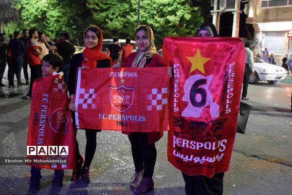 شادی پرسپولیسی‌های بابل برای  قهرمانی در لیگ برتر