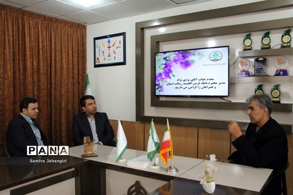 جلسه مدیران بانک قرض الحسنه رسالت بارئیس سازمان دانش‌آموزی خراسان جنوبی