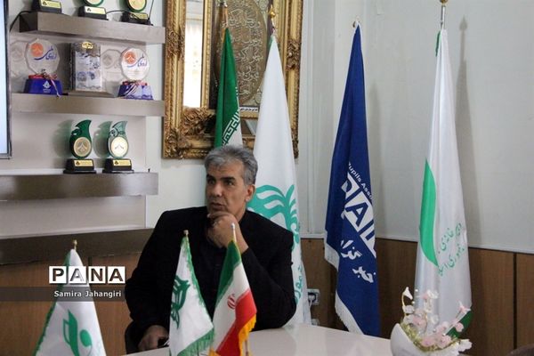 جلسه مدیران بانک قرض الحسنه رسالت بارئیس سازمان دانش‌آموزی خراسان جنوبی