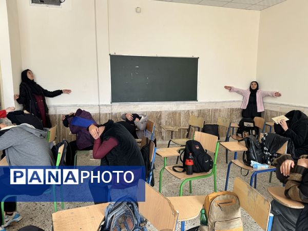 مراسم گرامیداشت هفته پدافند غیرعامل در دبیرستان عشایری شبانه‌روزی نسیبه