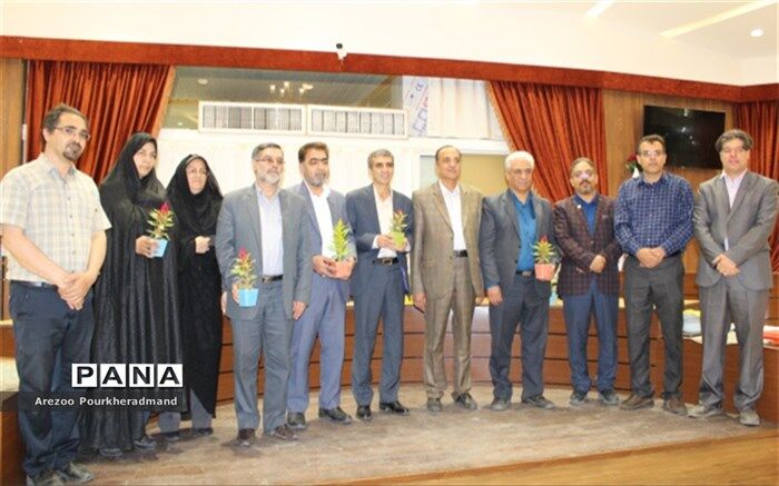 تجلیل از دبیران دبیرستان دوره اول شهید صدوقی