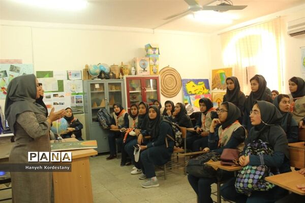 بازدید علمی تفریحی دانش‌آموزان پیشتاز گله‌دار  از مدارس نمونه لارستان