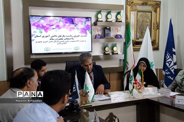 نشست خبری ریاست سازمان دانش‌آموزی خراسان جنوبی بااصحاب رسانه