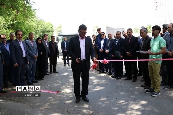 مراسم توزیع اقلام ویژه مدارس حاشیه شهر در قالب کاروان امید