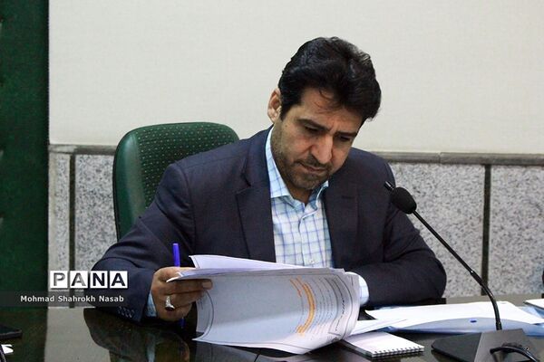 نشست استانی کارگروه طرح ساماندهی، نظارت و مدیریت برتولید لباس فرم دانش‌آموزان خوزستان