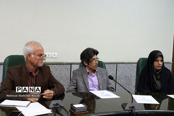 نشست استانی کارگروه طرح ساماندهی، نظارت و مدیریت برتولید لباس فرم دانش‌آموزان خوزستان