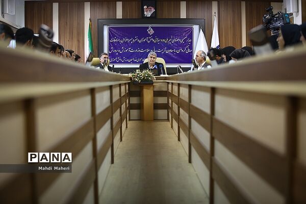 دیدار  تیم دوومیدانی دانش‌آموزی اعزامی به مسابقات جهانی با معاون تربیت بدنی آموزش و پرورش