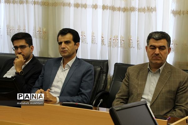 دیدار منتخبان پیشتاز استان با استاندار یزد