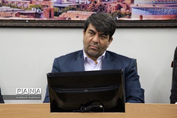 دیدار منتخبان پیشتاز استان با استاندار یزد