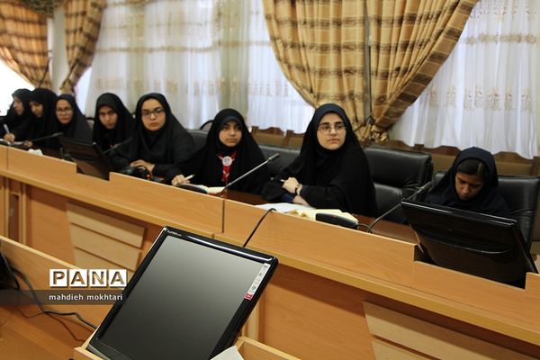 دیدار منتخبان پیشتاز استان با استاندار یزد