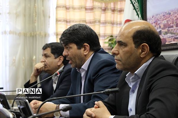 دیدار منتخبان پیشتاز استان با استاندار یزد