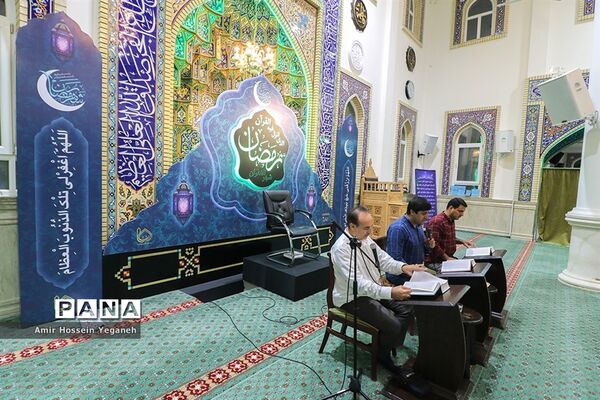 مراسم جزءخوانی قرآن کریم درمسجدحضرت زینب کیش به مناسبت ماه مبارک رمضان درجزیره کیش