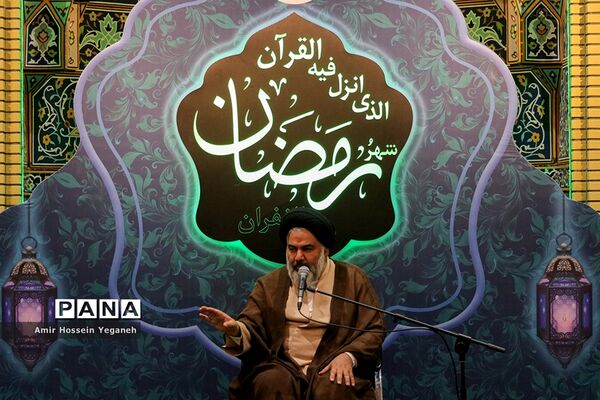 مراسم سخرانی حجت اسلام علیرضا تراشیون در مسجد حضرت زینب جزیره کیش