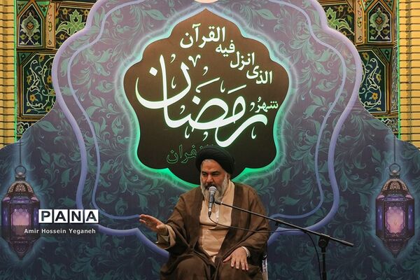 مراسم سخرانی حجت اسلام علیرضا تراشیون در مسجد حضرت زینب جزیره کیش
