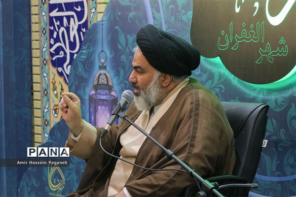مراسم سخرانی حجت اسلام علیرضا تراشیون در مسجد حضرت زینب جزیره کیش