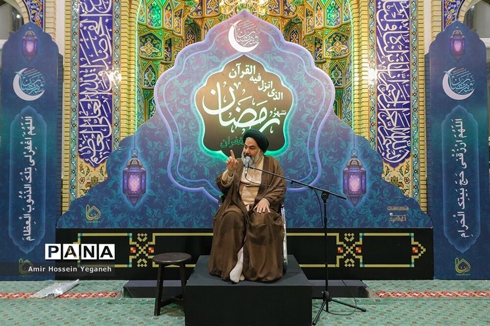مراسم سخرانی حجت اسلام علیرضا تراشیون در مسجد حضرت زینب جزیره کیش