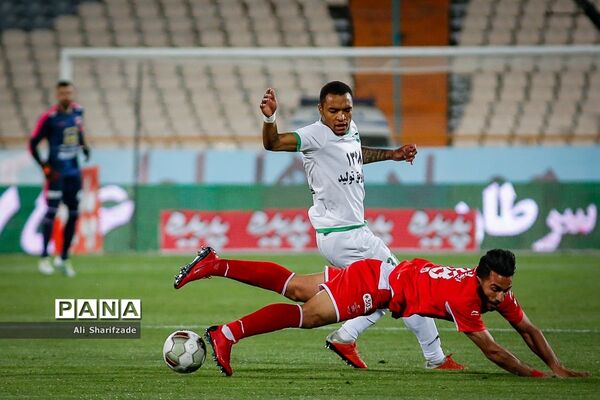 دیدار تیم‌های پرسپولیس و ماشین سازی تبریز