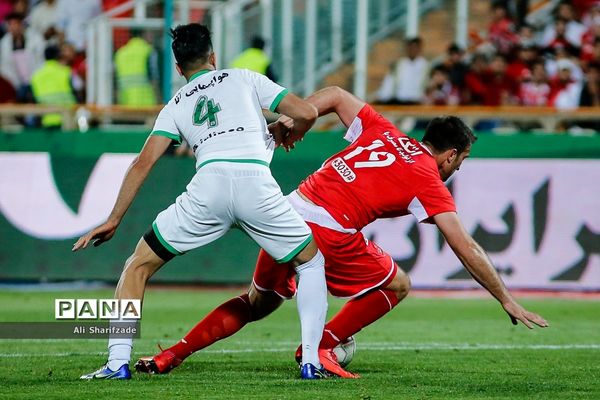 دیدار تیم‌های پرسپولیس و ماشین سازی تبریز