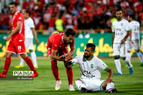 دیدار تیم‌های پرسپولیس و ماشین سازی تبریز