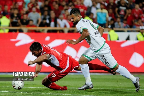 دیدار تیم‌های پرسپولیس و ماشین سازی تبریز